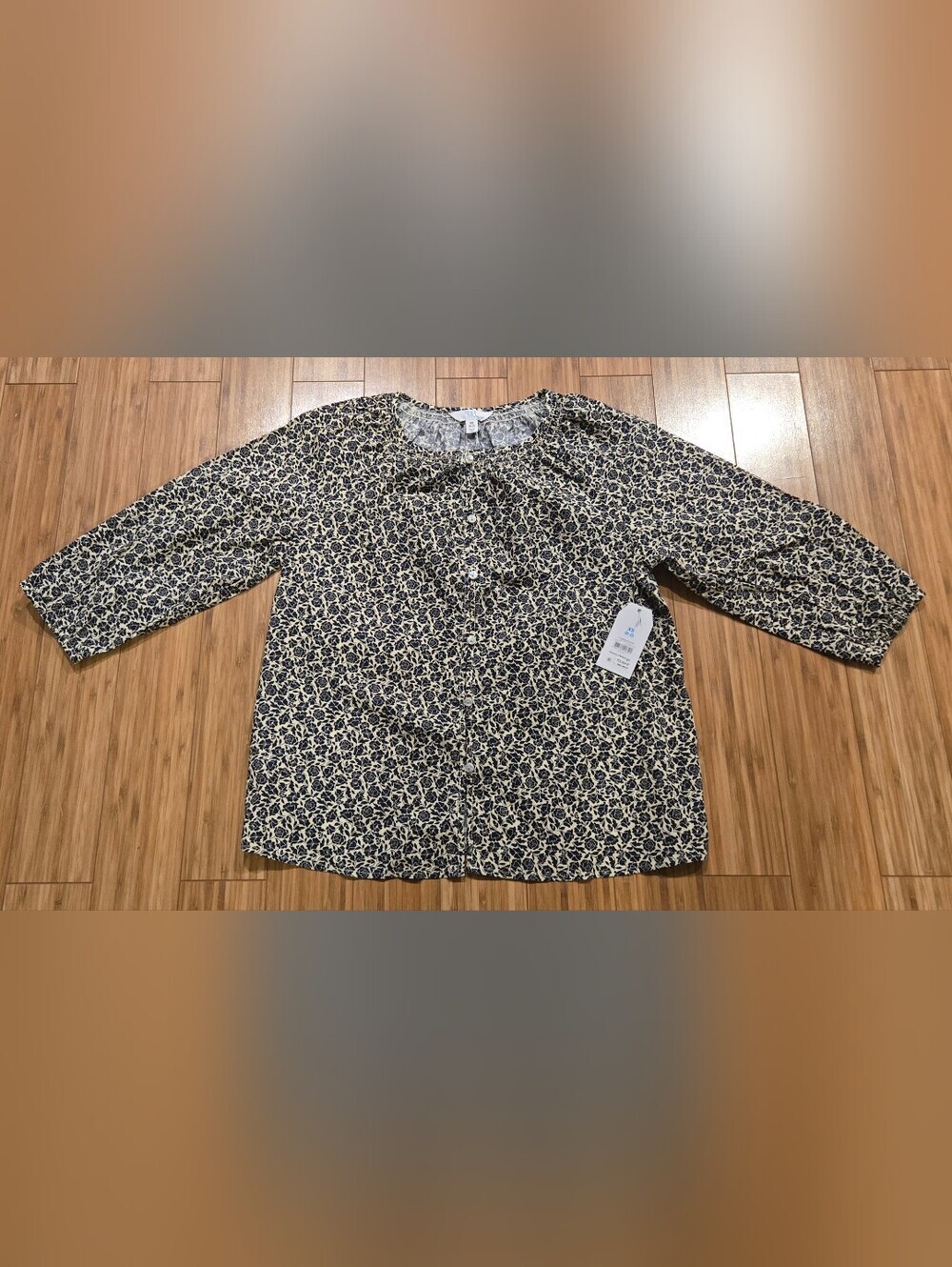 NWT Time And Tru Floral Print Ruffle Neck Blouse in Navy & Cream
